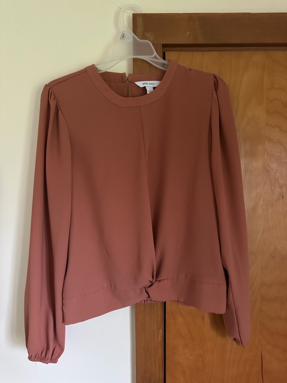 Nine West Women’s Rust Knot-Hem Long Sleeve Blouse, size S
